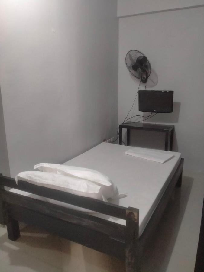V.F. Riton Apartelle Laoag Εξωτερικό φωτογραφία