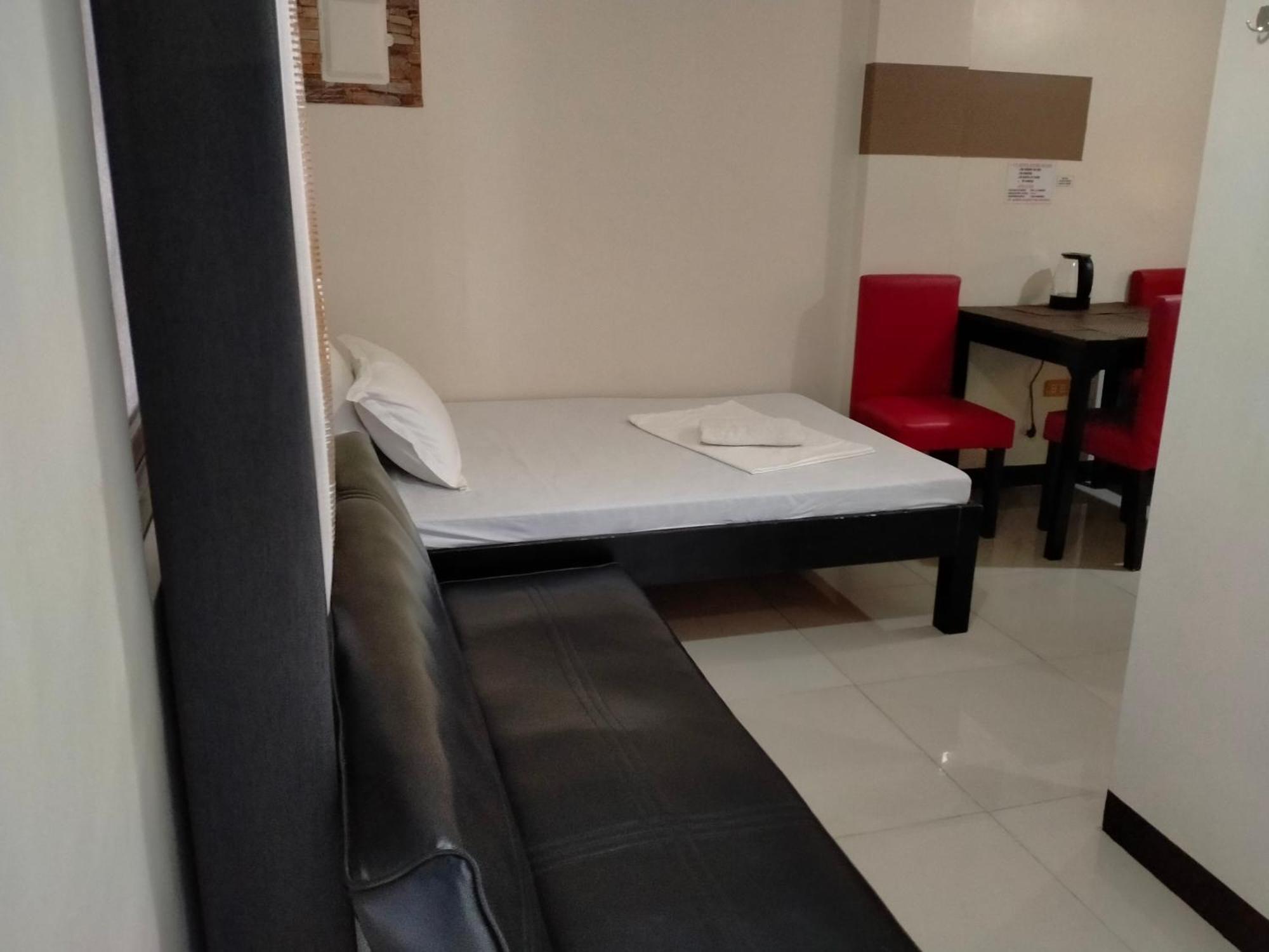 V.F. Riton Apartelle Laoag Εξωτερικό φωτογραφία